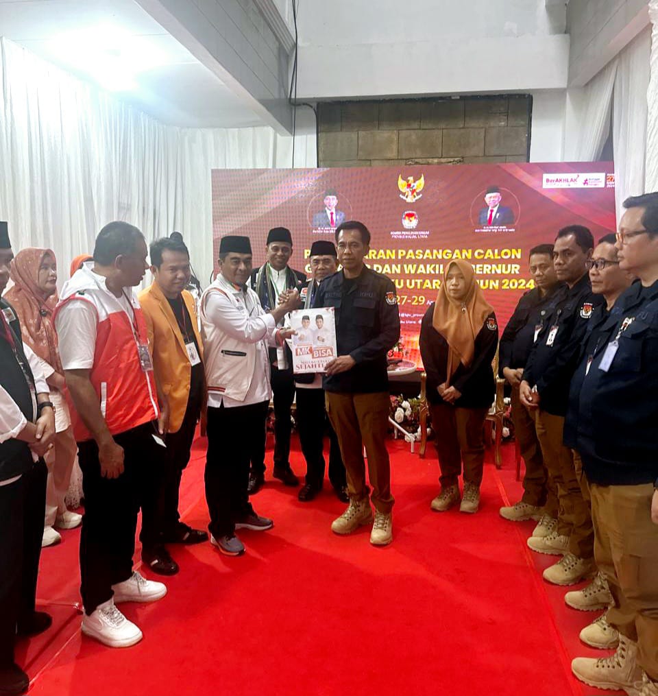 Paslon MK-BISA daftar di KPU Malut (jmg)