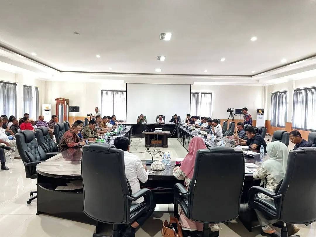 Pihak Perusahan dan masyarakat RDP di DPRD Halsel (dok//jmg) 