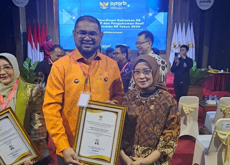 Bupati Halsel Bassam Kasuba dan Menpan-RB Rini Widyantini (dok//sadam) 