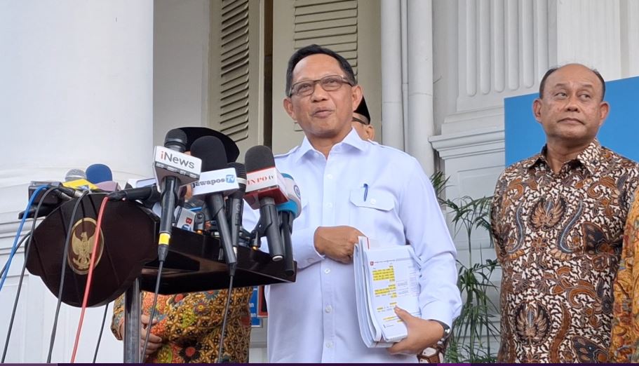 Tito karnavian mentri dalam negeri saat diwawancarai awak media. Dok : istimewa