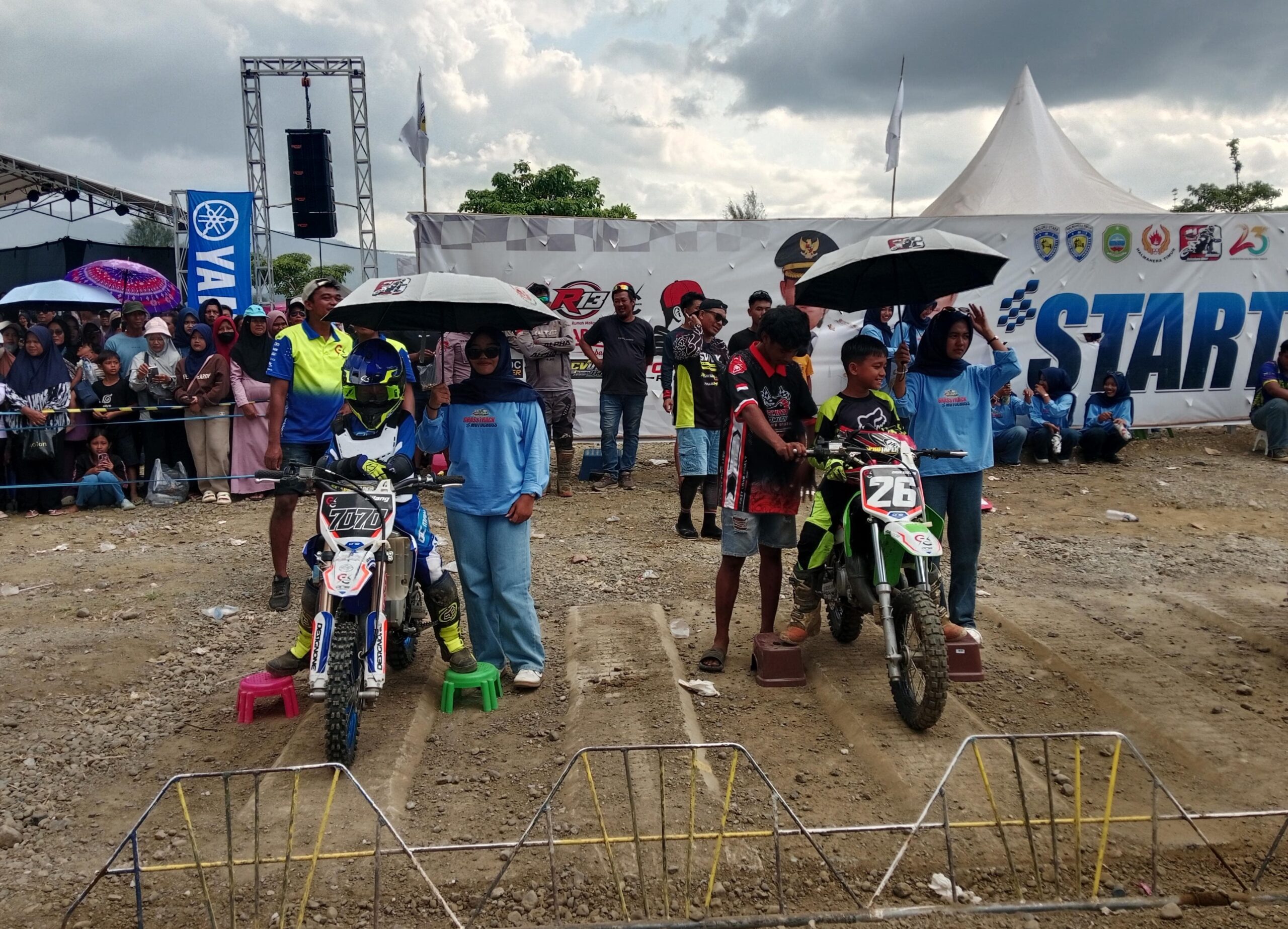 Suasana jelang balap/istimewa