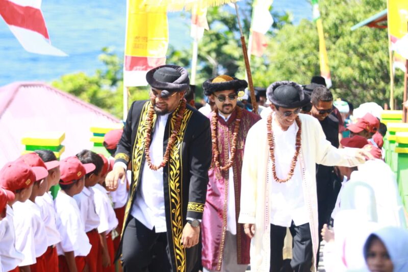Bupati Halsel, Wabup Helmi dan Sultan. Dok: Istimewa