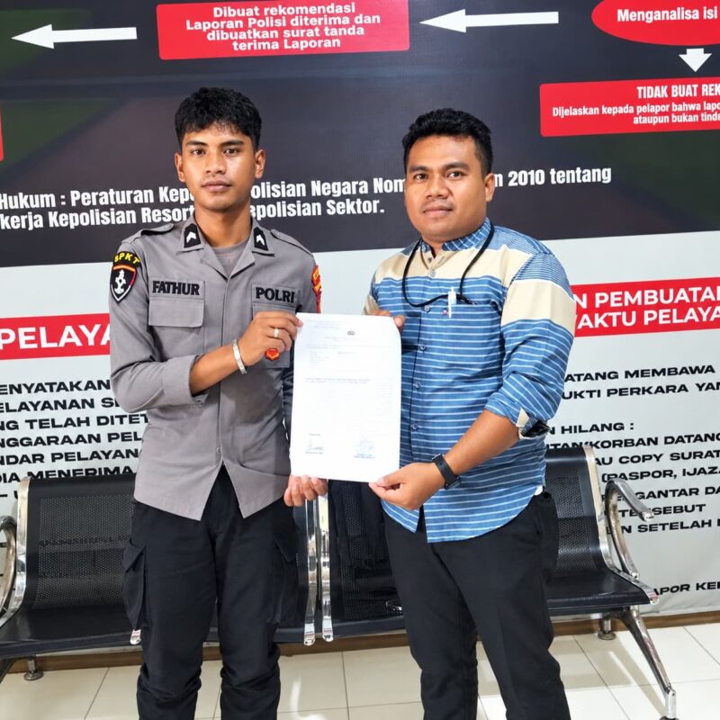 Kuasa Hukum MA saat Memasukkan Laporan atas JT ke Polres Halse. Dok: Istimewa