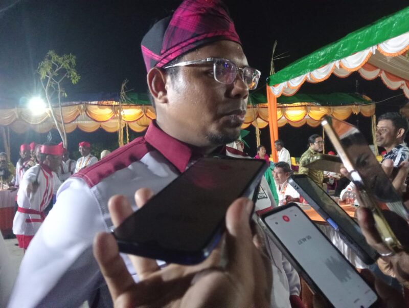 Izzuddin Al-Qossam Kasuba saat diwawancarai media ini pada kegiatan HUT ika Togale. Dok: tim