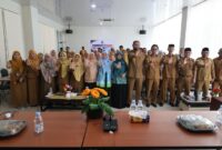 Bupati Bassam Kasuba bersama Wakil Helmi foto bersama pengurus RSUD Labuha. Dok : Istimewa